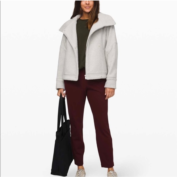 NWT lululemon on the fly pant size 8 Cassis Garnet - Picture 2 of 8